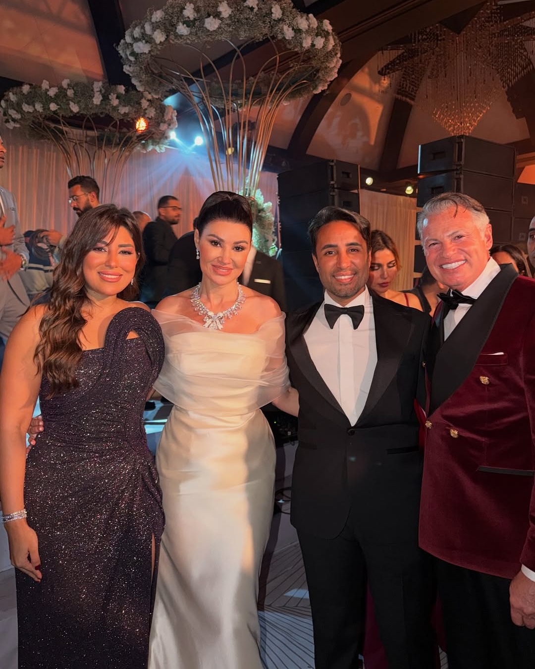 ايتن عامر مع أروى جودة في حفل الزفاف