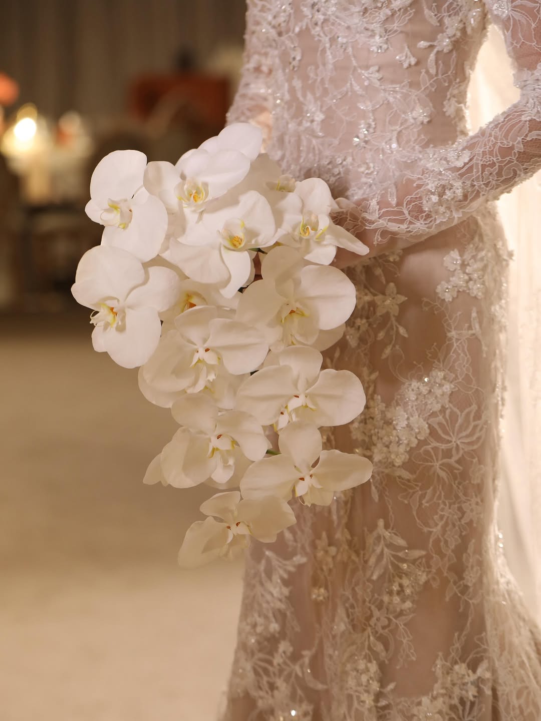 باقة العروس باللون العاجي- الصورة من The Bridal Atelier