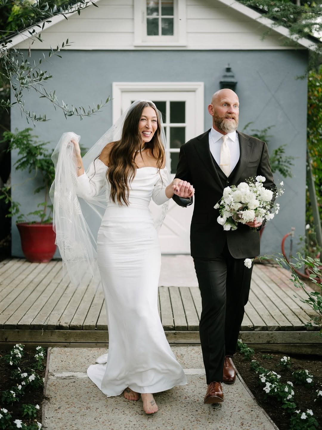 باقة الورد التي حملتها الانا حديد يوم زفافها