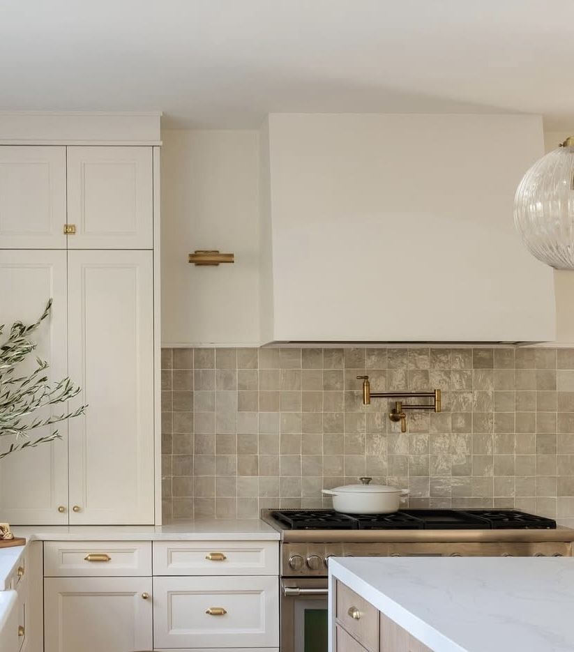 باكسبلاش مطبخ من بلاط الزليج