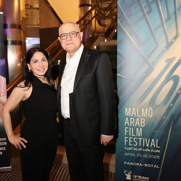 باهو بخش تتألق بالجمبسوت الأسود