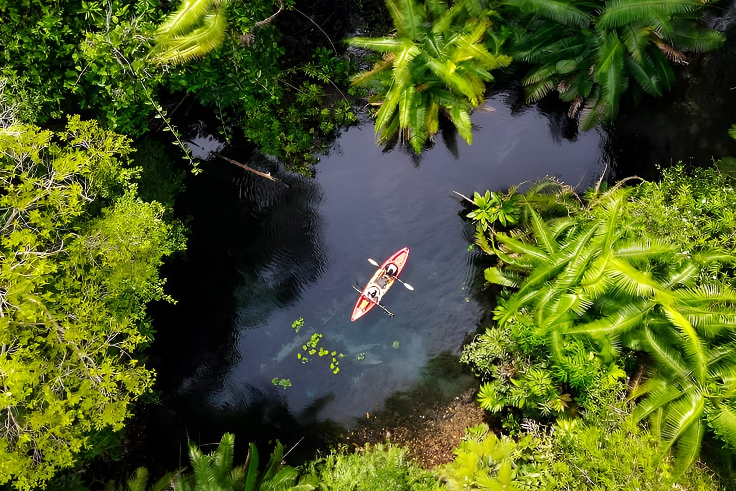 بحيرة المرآة العاكسة Reflection Mirror Lake (بحيرة الكريستال Crystal Lake)