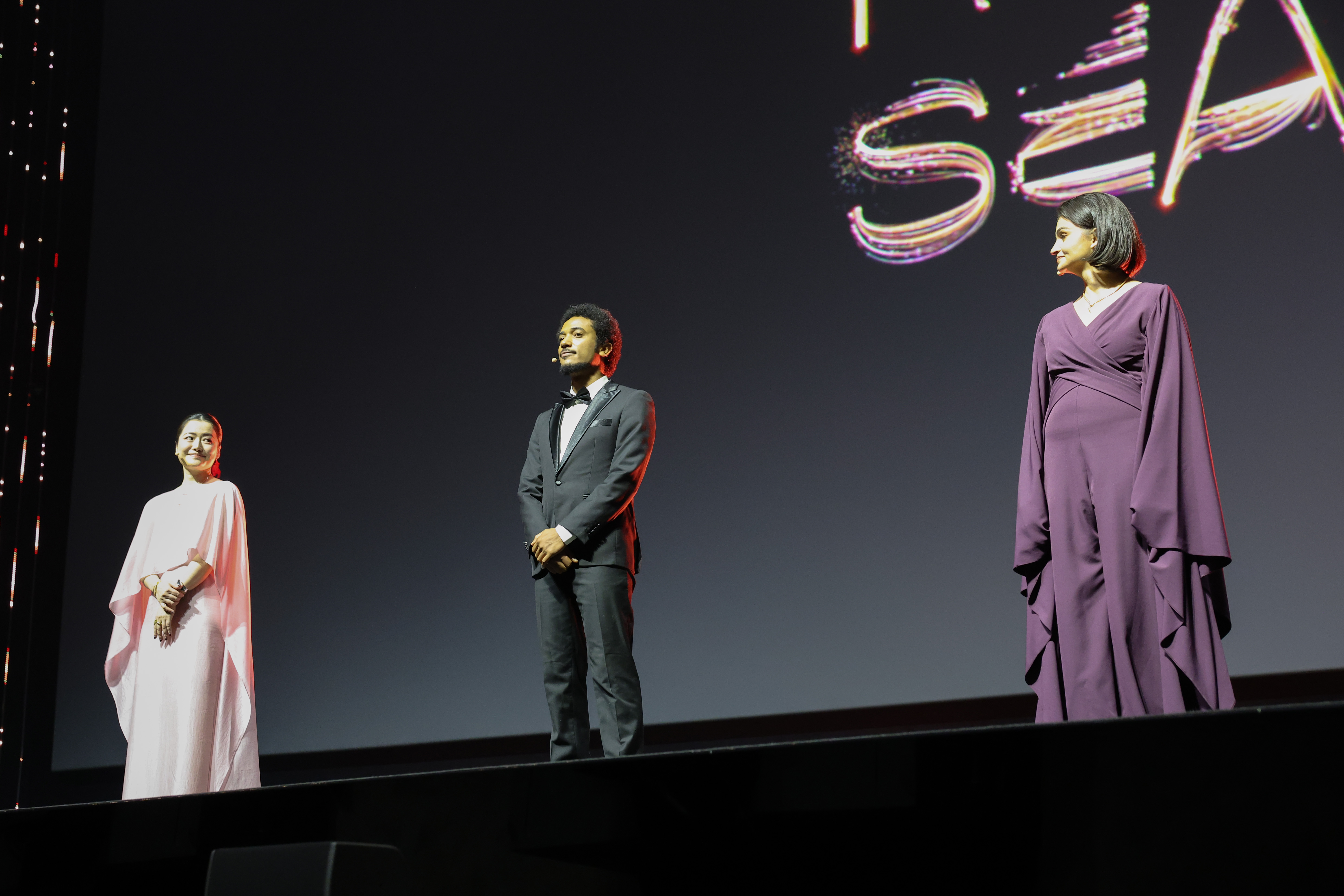 بداية استثنائية لحفل افتتاح مهرجان البحر الأحمر 2025