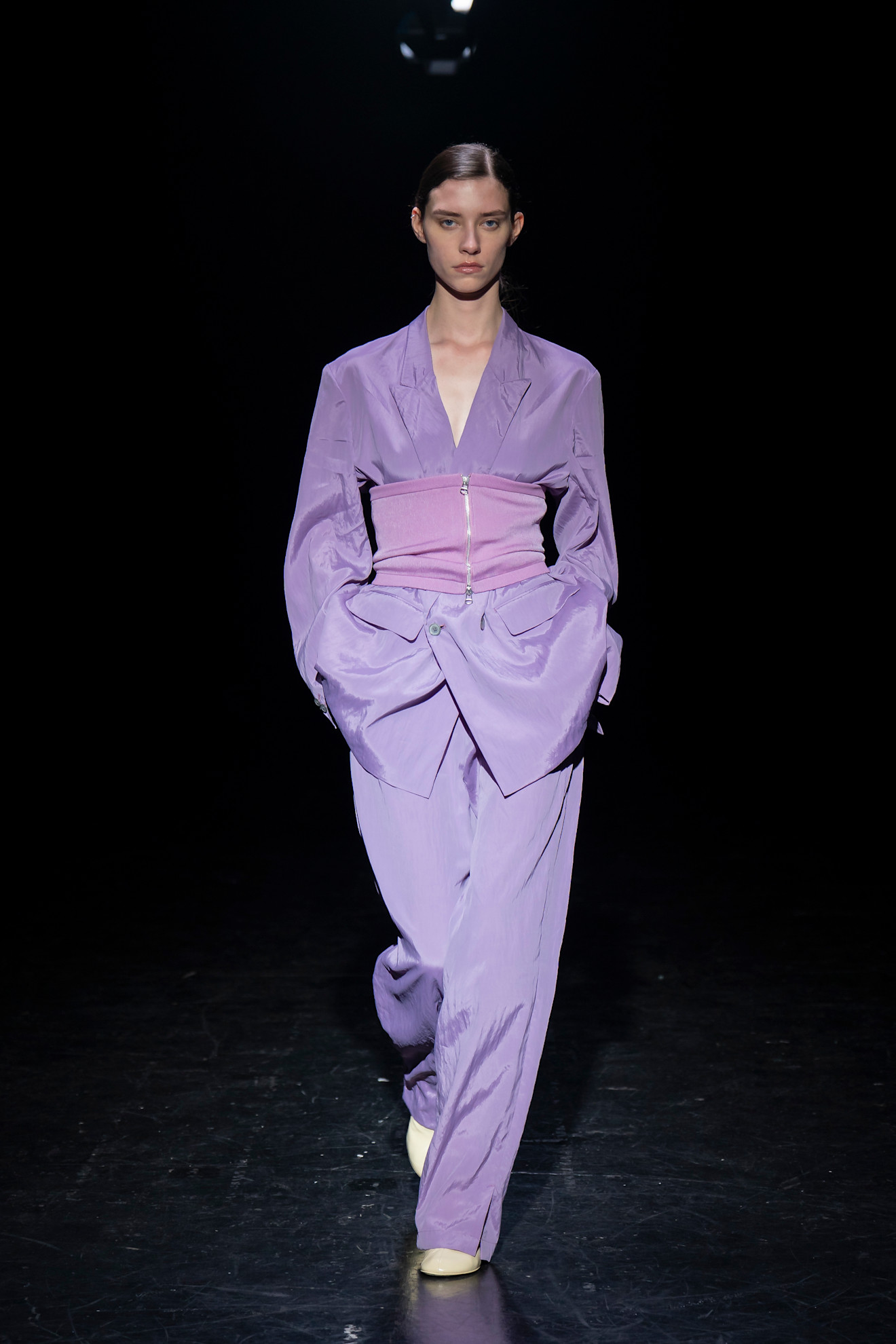 بدلة بلون الخزامى من 08‏sircus