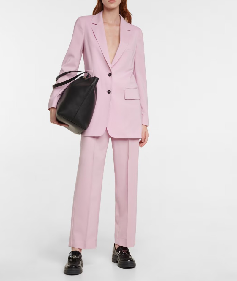بدلة وردية مع Loafers من Max Mara