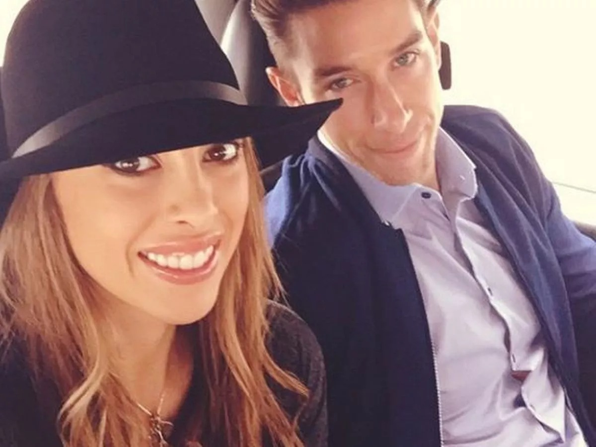 براد جونز Brad Jones وداني لورانس Dani Lawrence