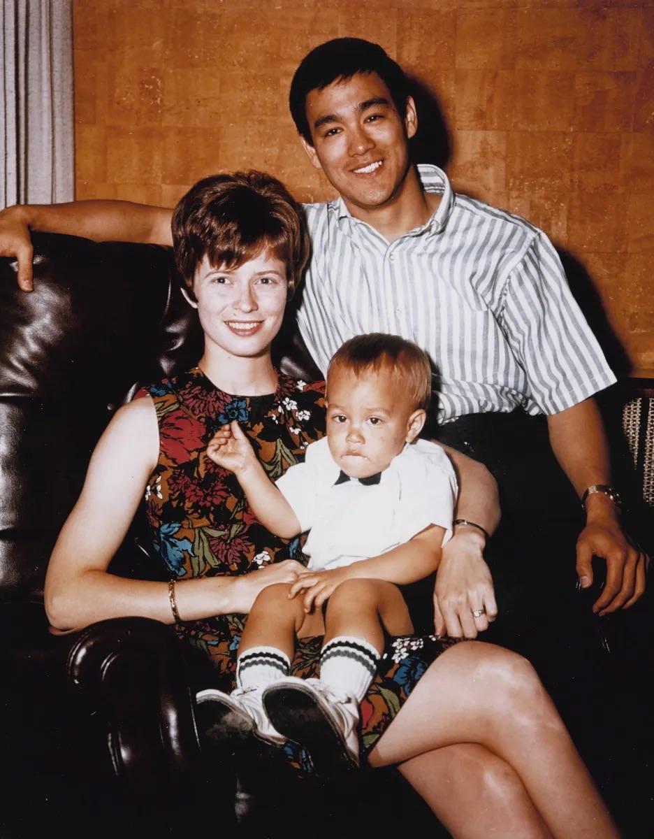 بروس لي Bruce Lee وليندا إيمري Linda Emery