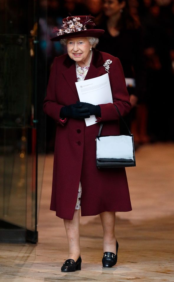 بروش زهرة الكركديه الأسترالية  The Queen Mother’s Australian Hibiscus Brooch