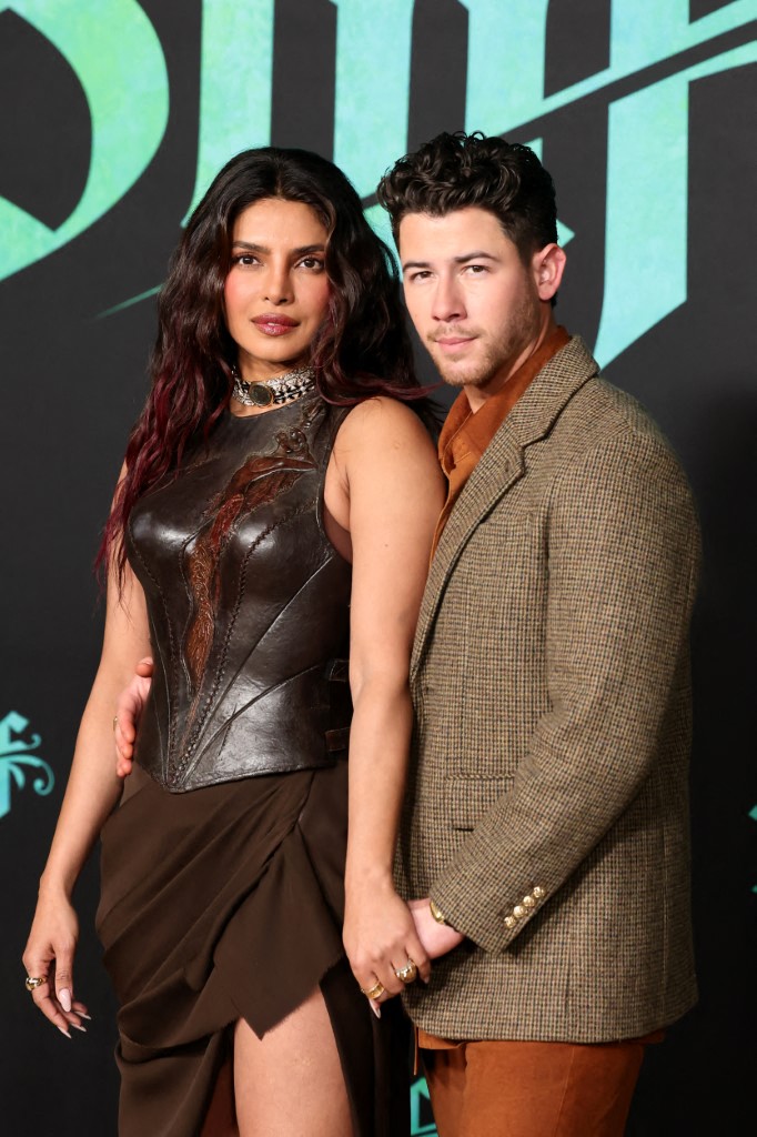 بريانكا شوبرا برفقة زوجها خلال عرضها لفيلم The Bluff