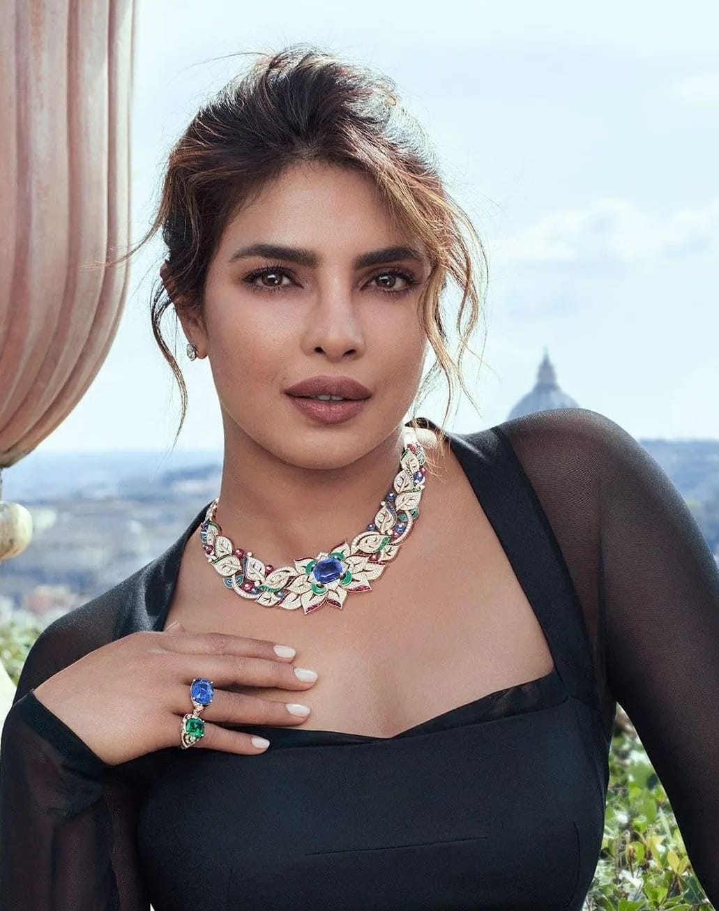 بريانكا شوبرا Priyanka Chopra بقطع مجوهرات فاخرة ومميزة التصميم
