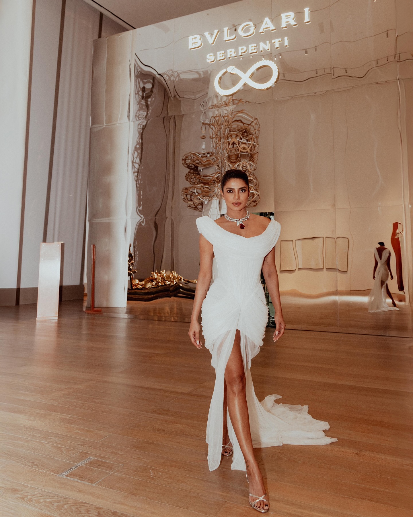 بريانكا شوبراPriyanka Chopra بمجوهرات دار بولغري BVLGARI الفارهة