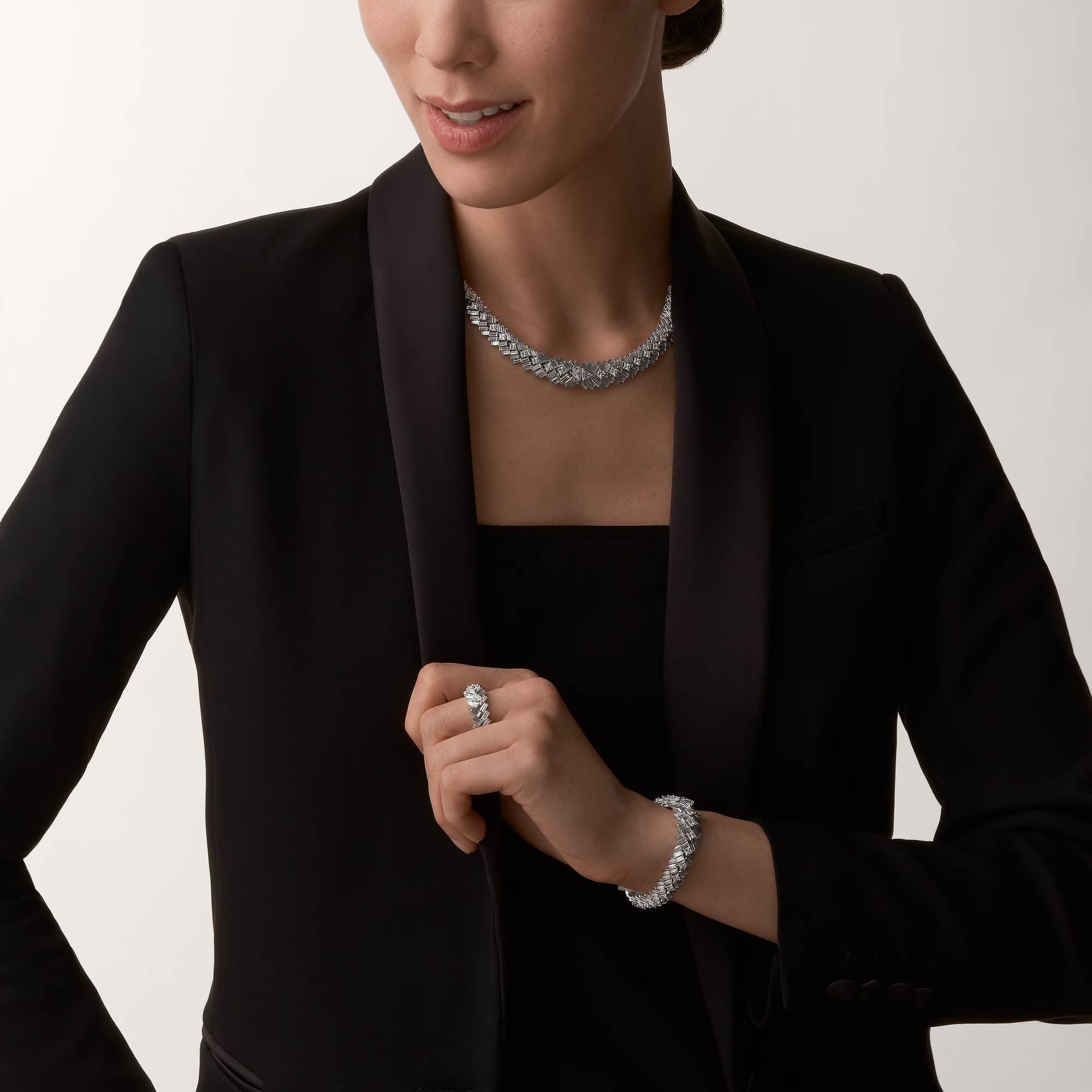 بريق الماس حجر ابريل في مجوهرات من Cartier