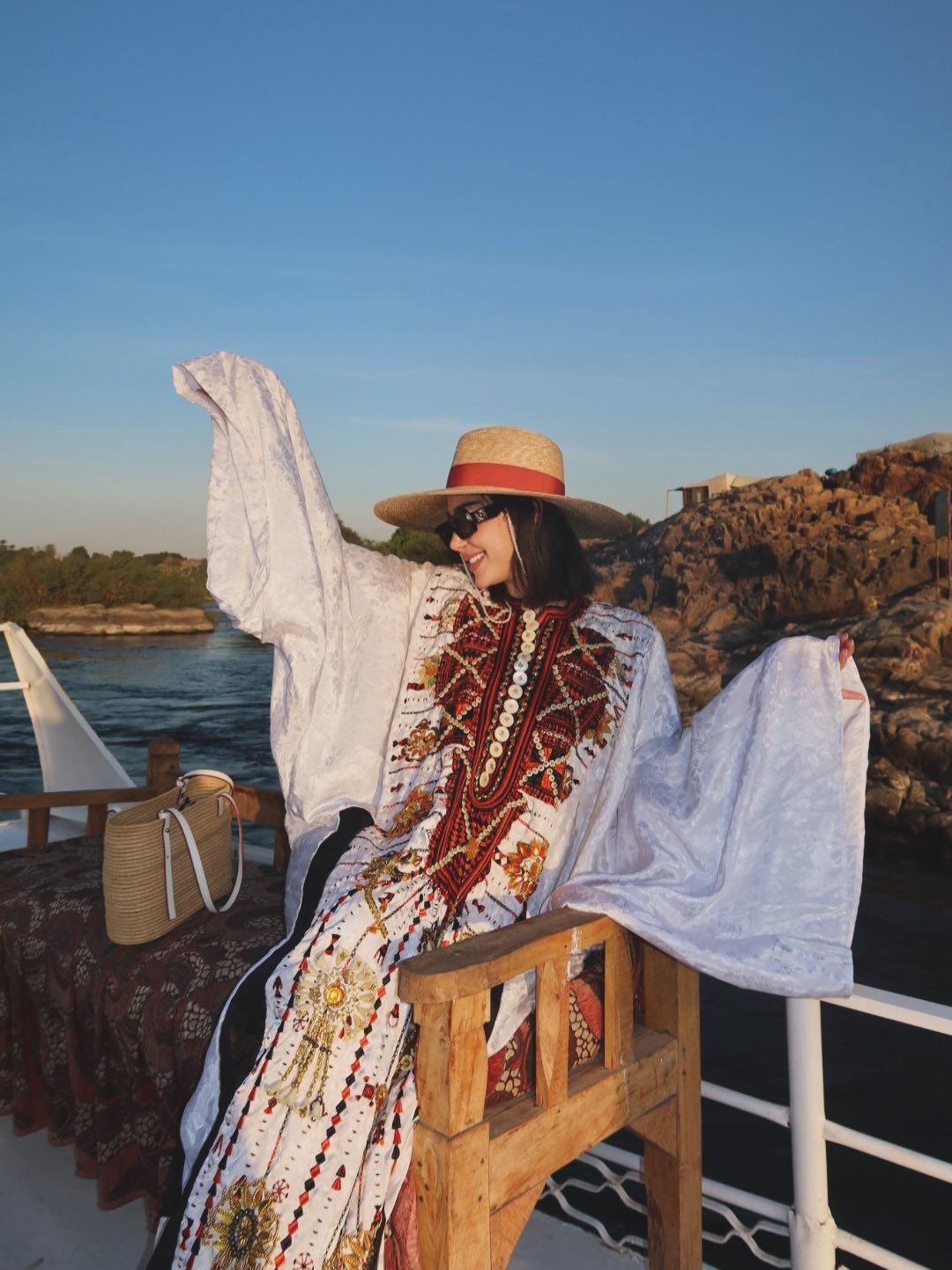 بسمة بوسيل في رحلة نيلية بأسوان