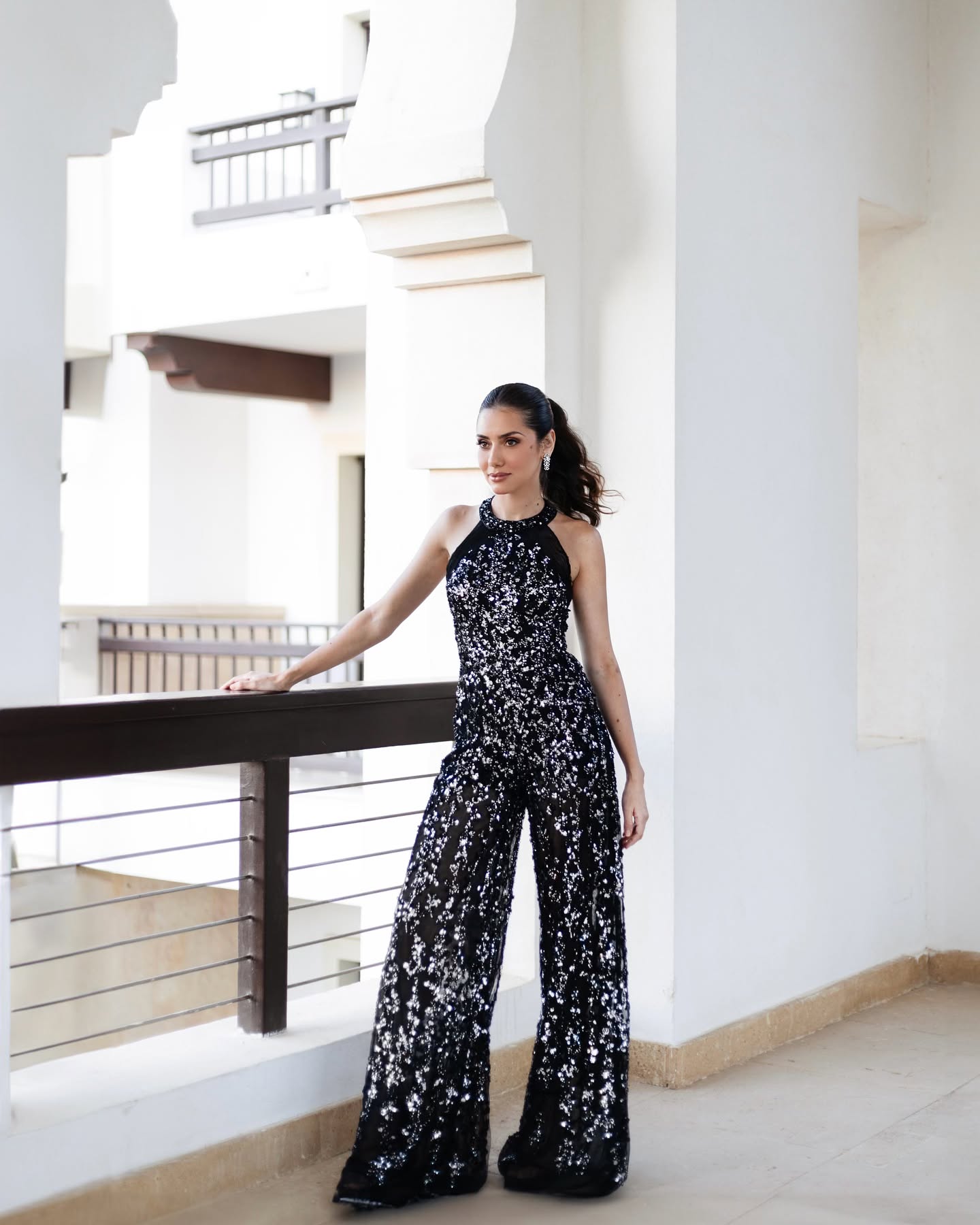 بطلة مسلسل بطل العالم زينت مظهرها بمجوهرات من إبداعات بولغري BVLGARI