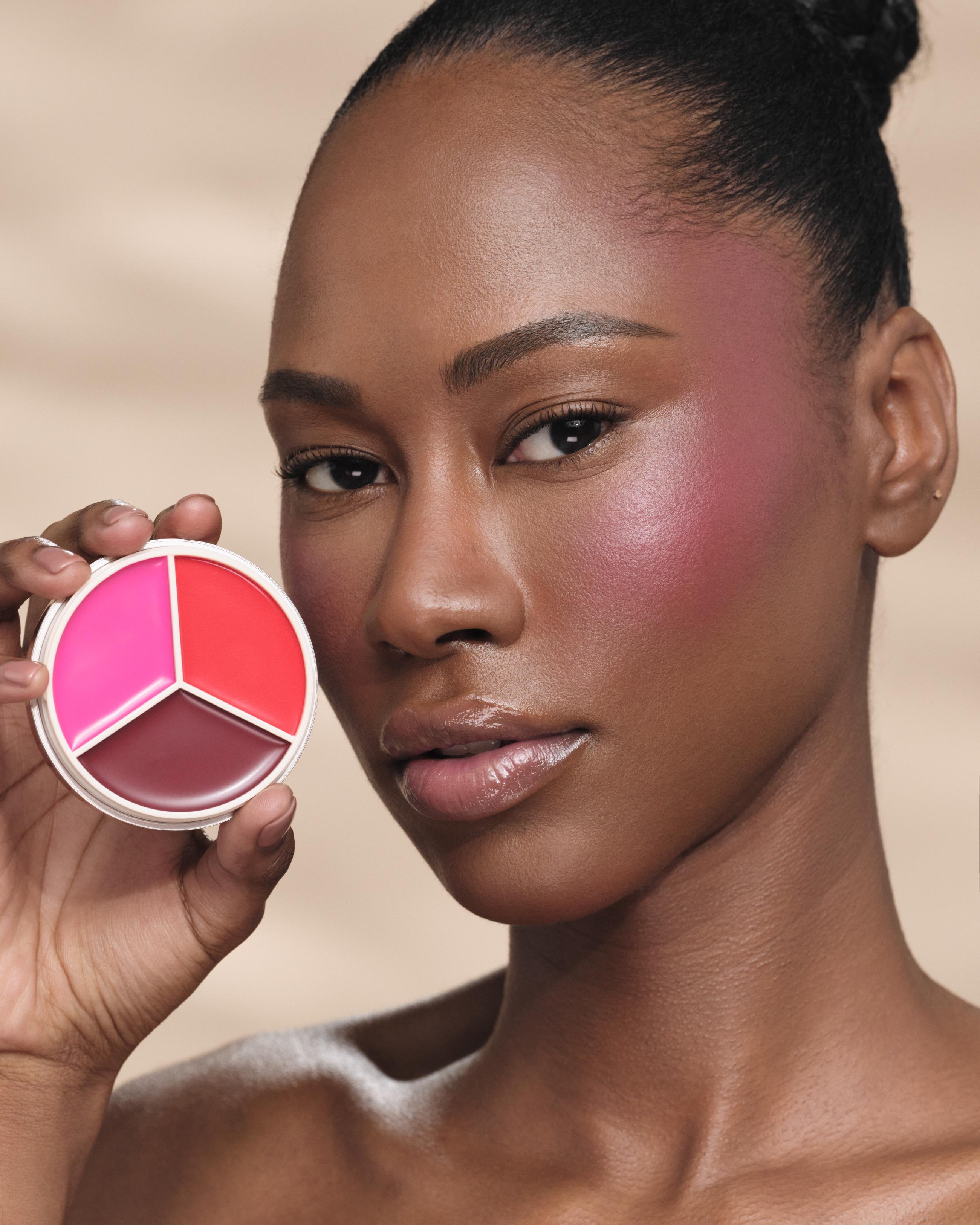 بلاش ماجيك تاتش تريو بلاش MAGIC TOUCH TRIO BLUSH من علامة أنستازيا بيفرلي هيلز Anastasia Beverly Hill