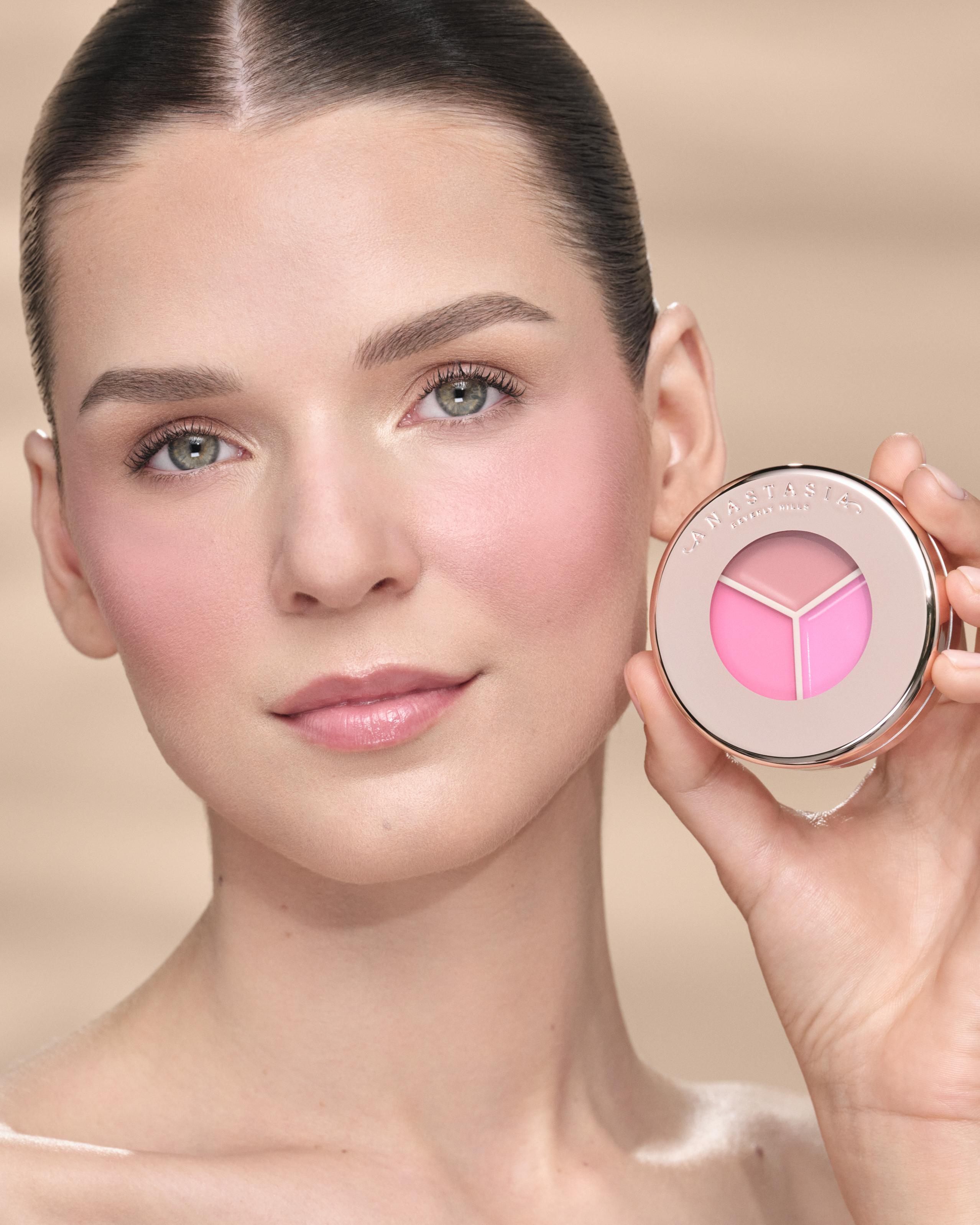 بلاش ماجيك تاتش تريو بلاش MAGIC TOUCH TRIO BLUSH من علامة أنستازيا بيفرلي هيلز Anastasia Beverly Hills