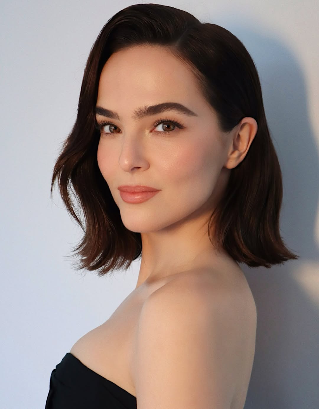 بلاشر الـ البوي فريند  المناسب لكِ بأسلوب Zoey Deutch- الصورة من حساب خبير المكياج Hung Vanngo