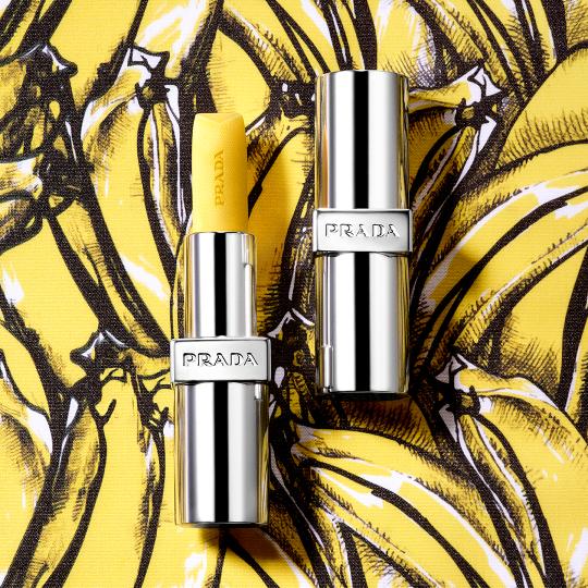 بلسم الشفاه PRADA BALM باللون الأصفر BANANA YELLOW من علامة PRADA