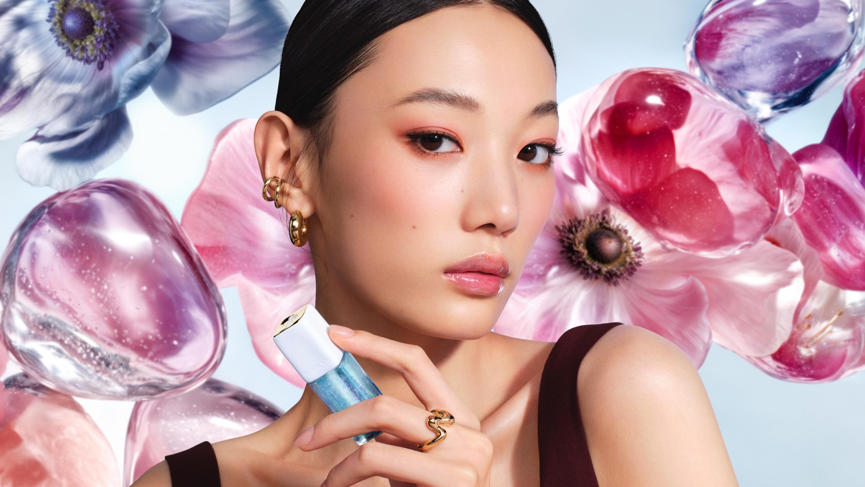 بلسم يمنح الشفاه امتلاءً طبيعياً وإشراقة آسرة KissKiss Bee Glow Plump من علامة Guerlain