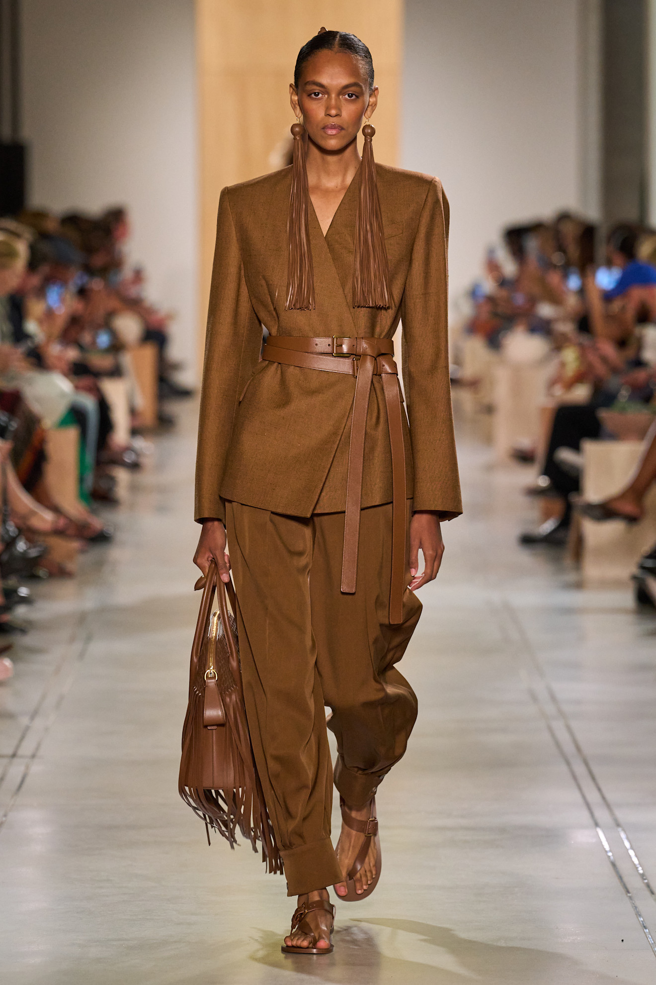 بليزر واسع مع حزام من Michael Kors