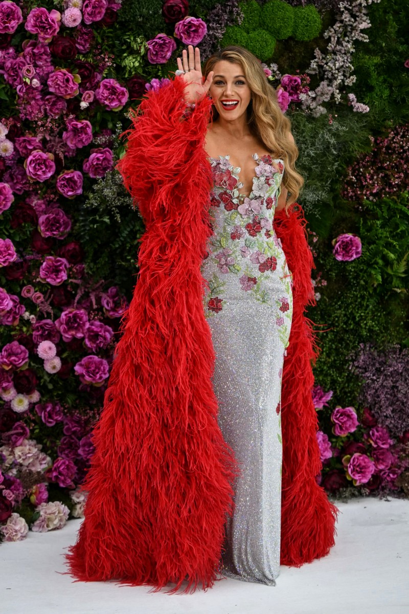 بليك ليفلي Blake Lively تحتفل بعيد ميلادها الـ 37