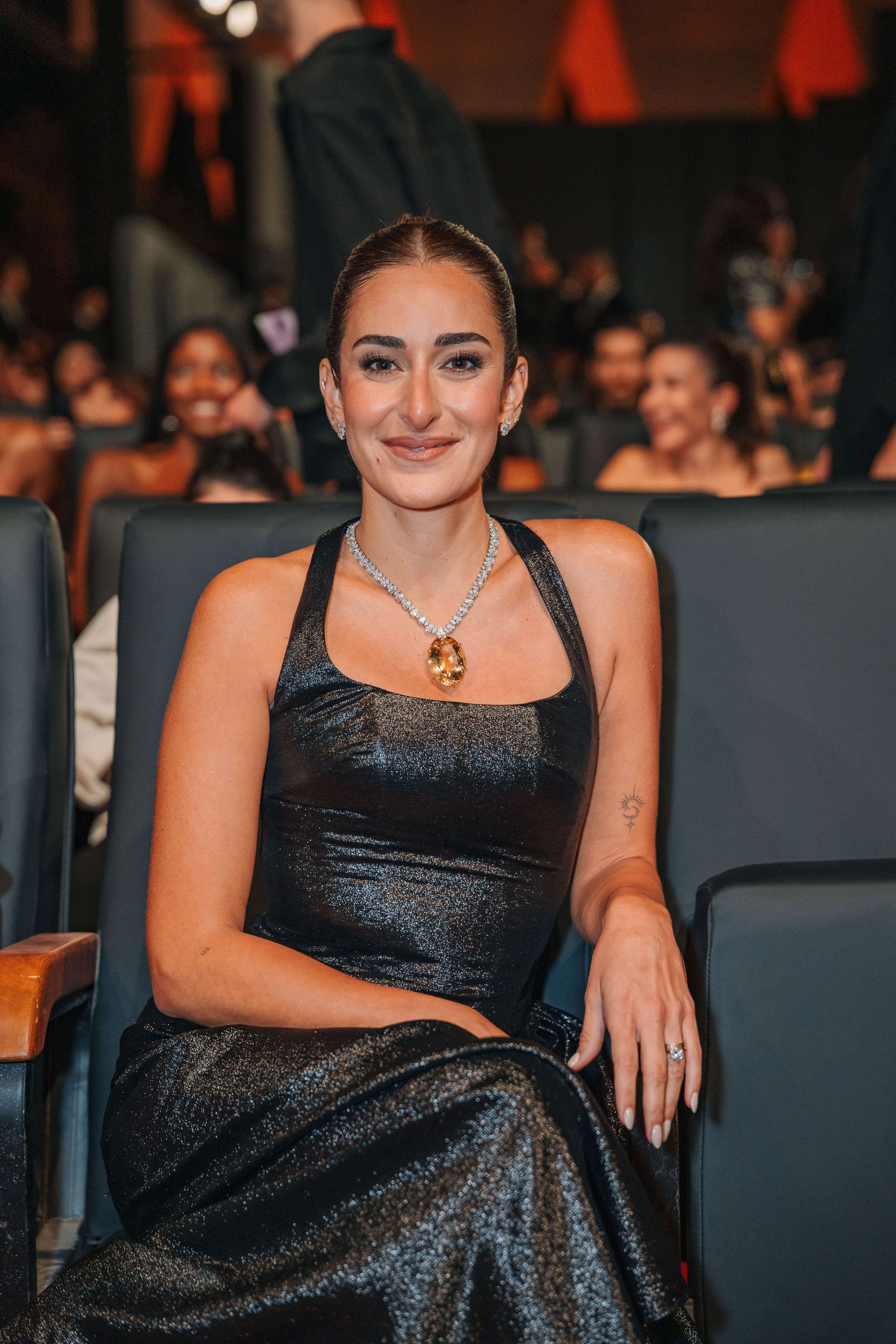أمينة خليل بماسة صفراء فارهة من دار IRAM Jewelry
