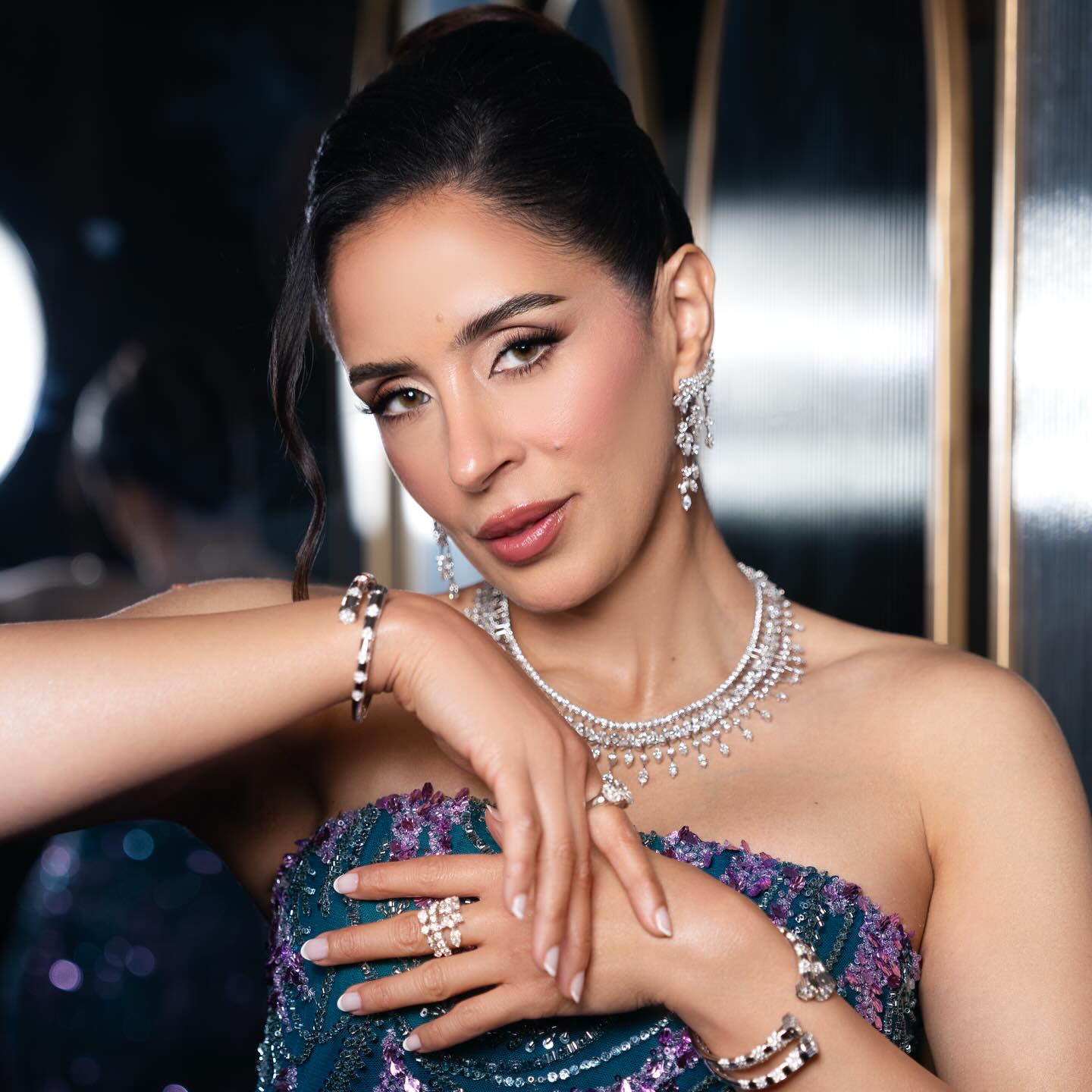 بمجوهرات ببريق الألماس من تصميم دار لوسترو LUSTRO