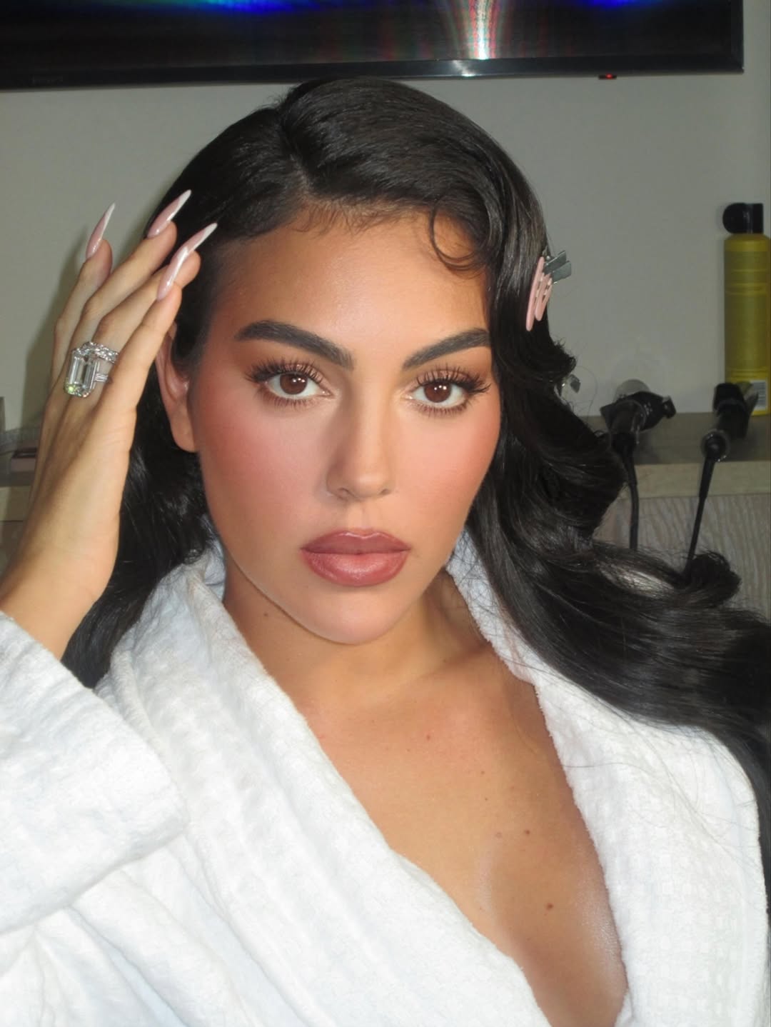 بمكياج برونزي ساحر من اطلالة  Georgina Rodríguez