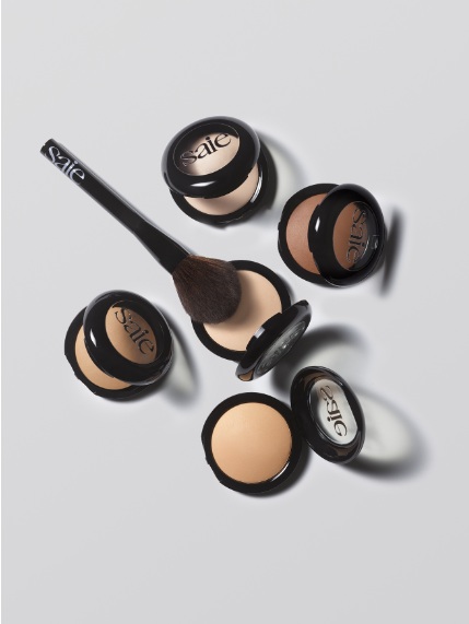 بودرة التثبيت SLIP TINT™ UNDETECTABLE BAKED من علامة Saie