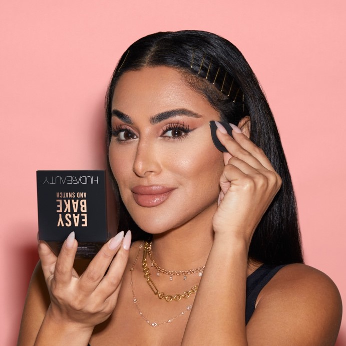 بودرة Easy Bake and Snatch by Huda Beauty