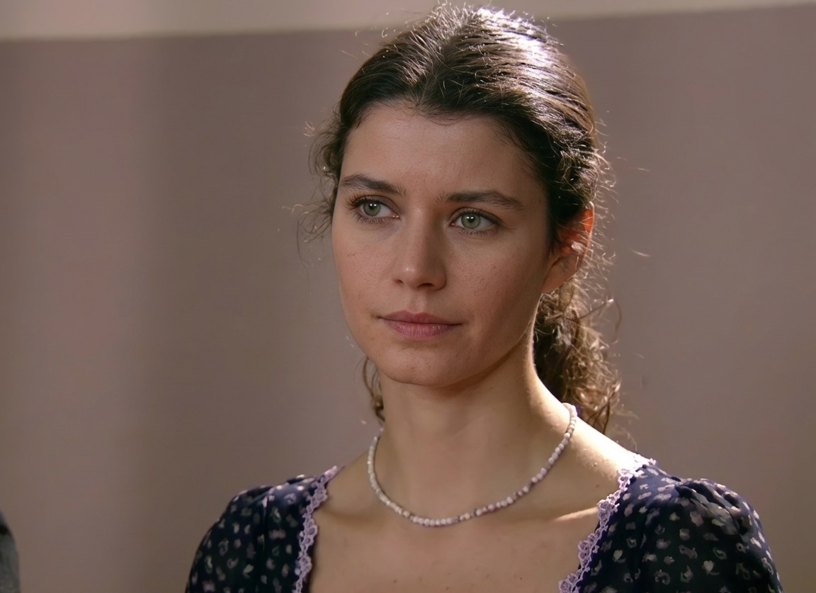 بيرين سات في دور فاطمة