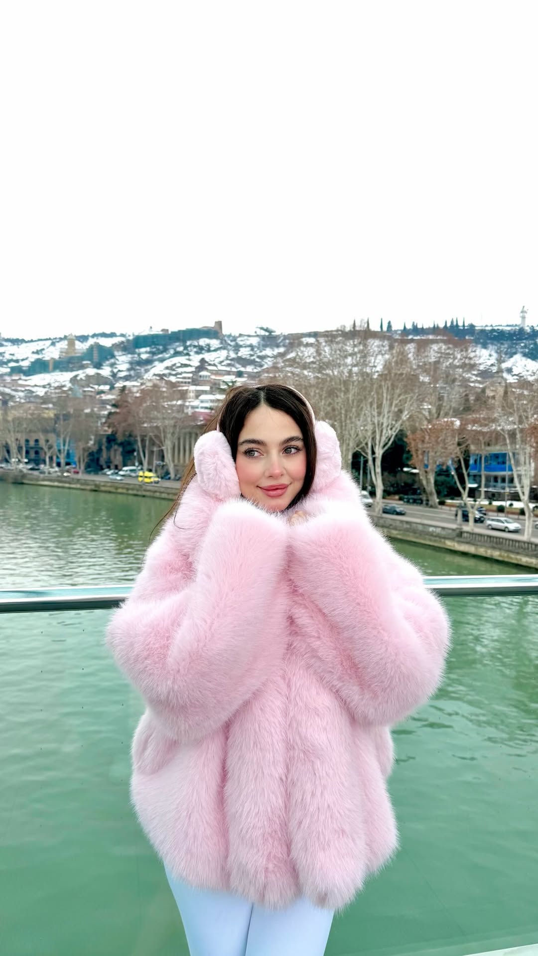 بيسان إسماعيل بجوار جسر السلام الشهير