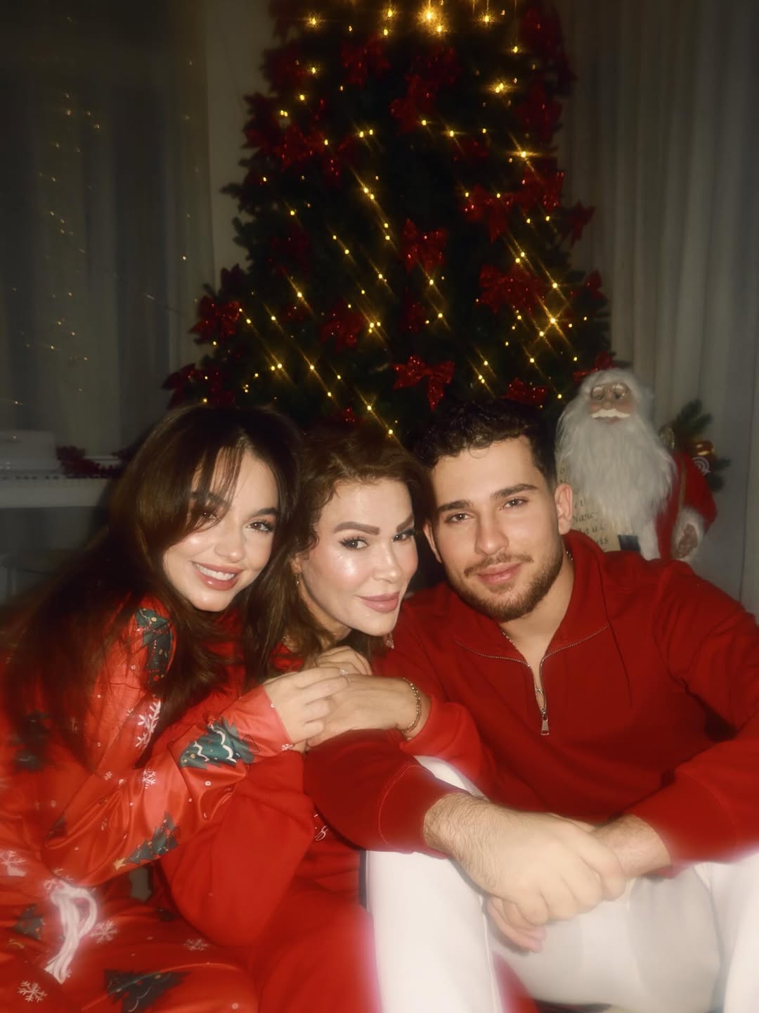 بيسان إسماعيل في صورة عائلية