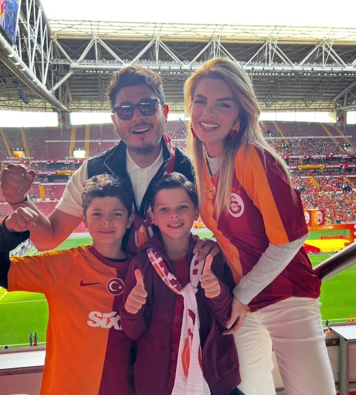 بيلين كاراهان وطليقها وأطفالهما