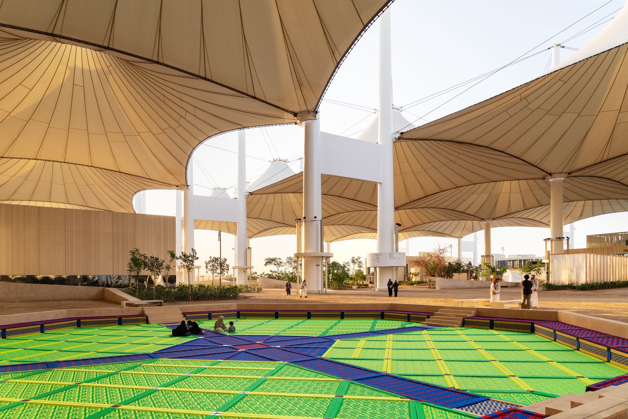 بينالي الفنون الإسلامية مساحة تحتفي بالفنون الاسلامية من مختلف أنحاء العالم