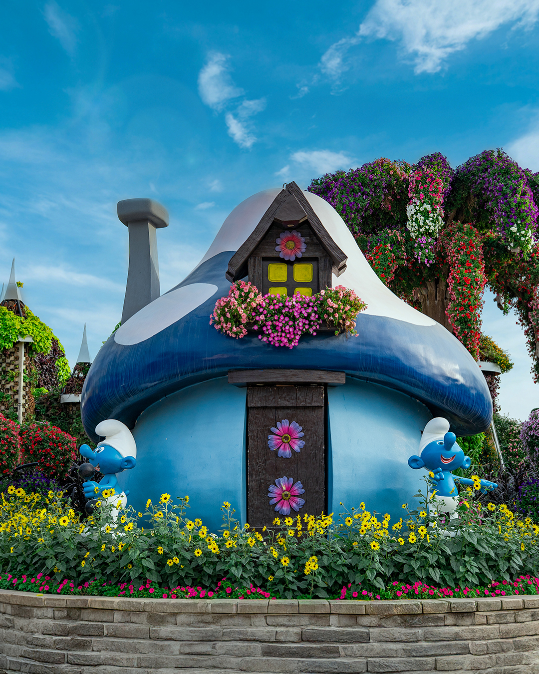 بيوت السنافر في دبي ميراكل جاردن