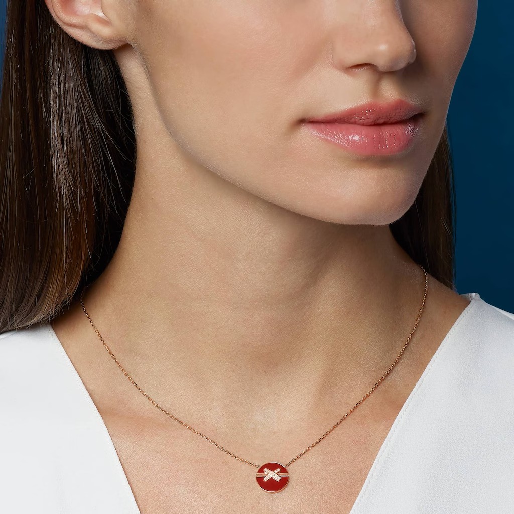 تألق حجر الكارنيليان في مجوهرات Chaumet