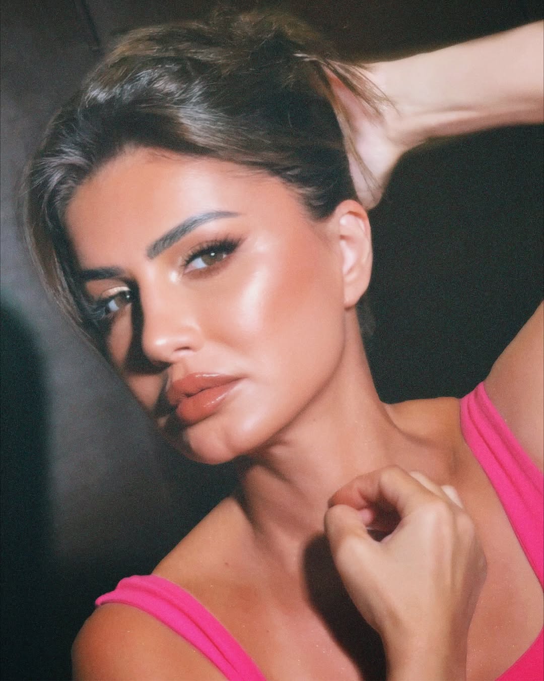 تألقت نجلاء بدر ببشرة شبابية بعد التجميل