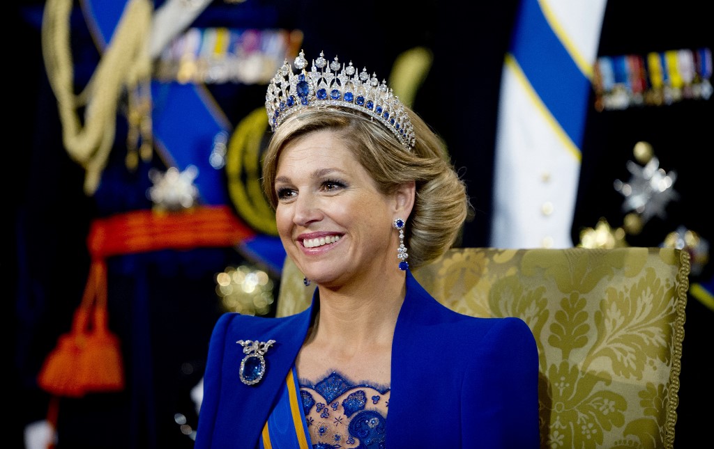 تاج  The Dutch Sapphire Tiara من أفخم مجوهرات ملكة هولندا