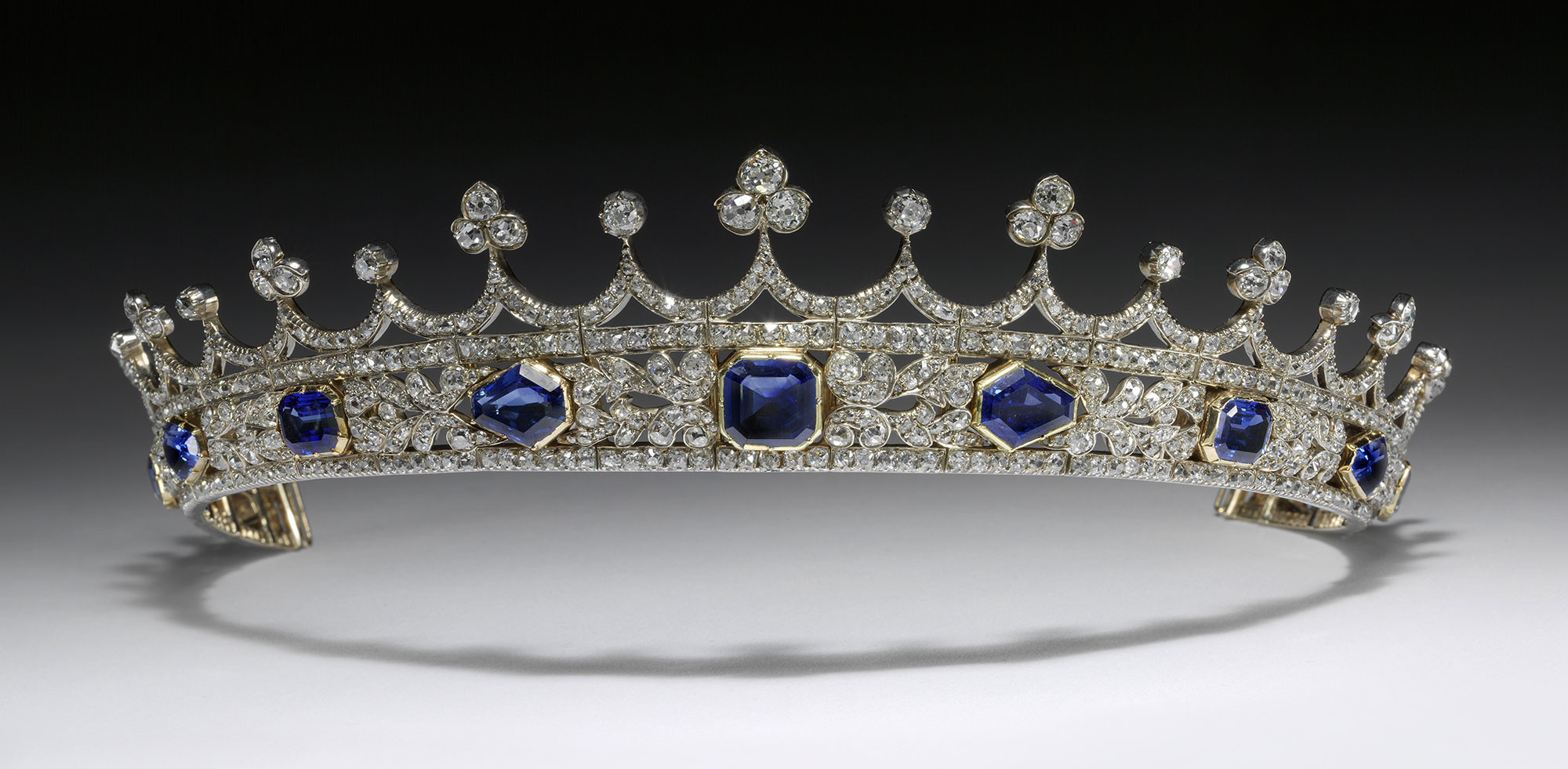 تاج الملكة فيكتوريا المرصع بالياقوت والألماس (المملكة المتحدة)