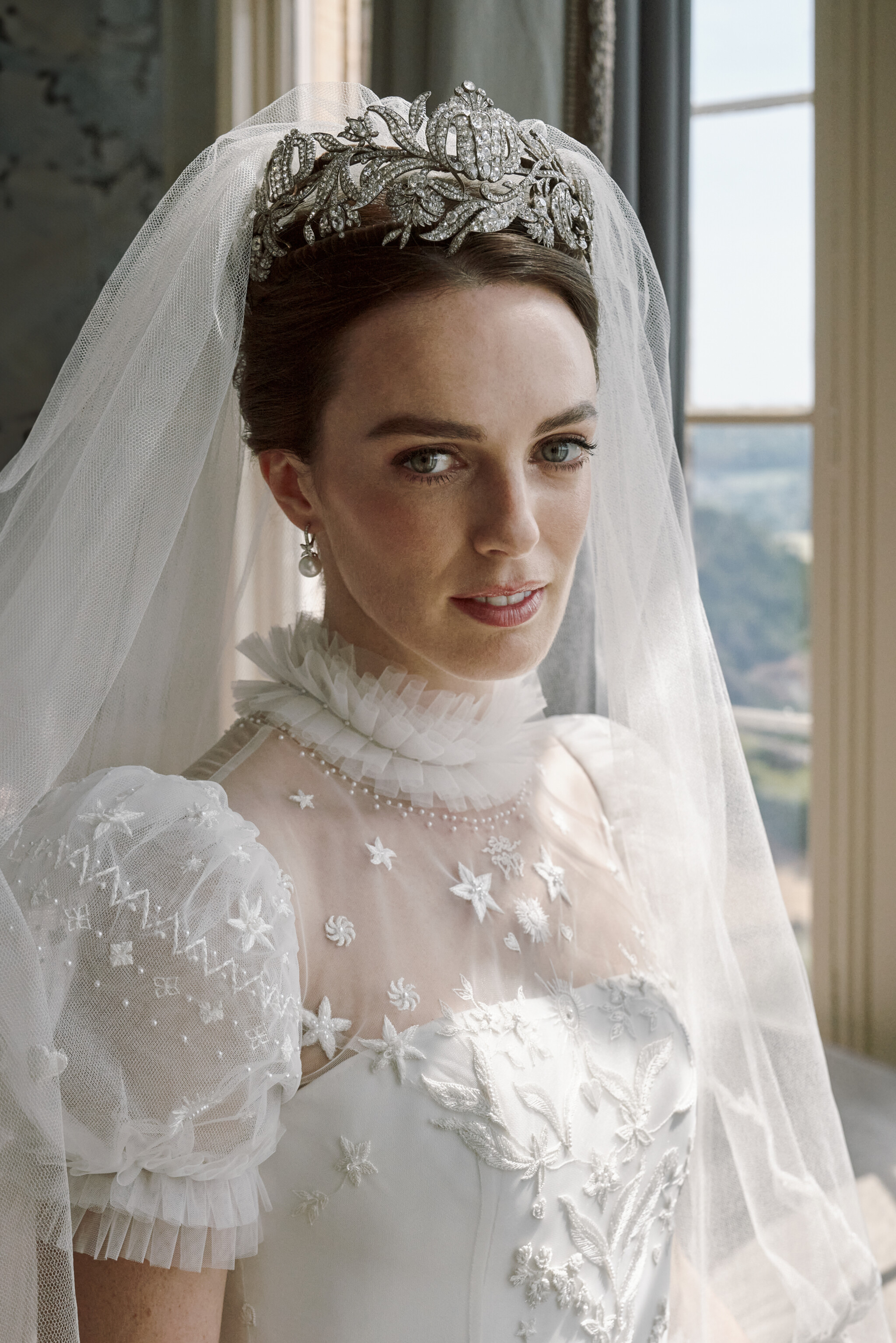 تاج من مجموهرات العائلة اختارته  الليدي فيوليت