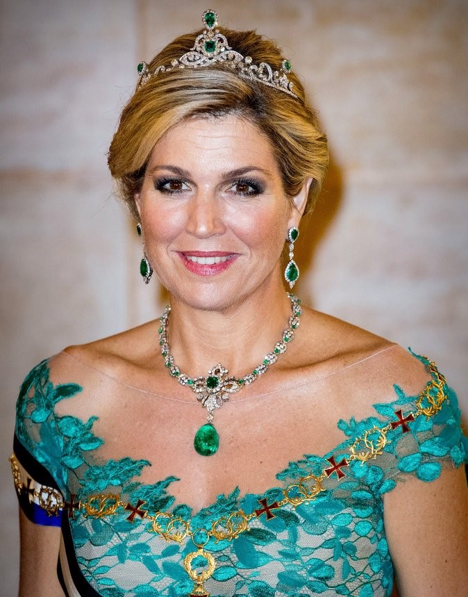 تاج Dutch Emerald Parure Tiara من صندوق مجوهرات العائلة المالكة الهولندية