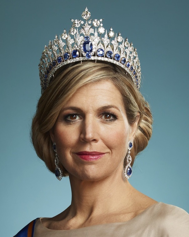 تاج  The Dutch Sapphire Tiara من أفخم مجوهرات ملكة هولندا