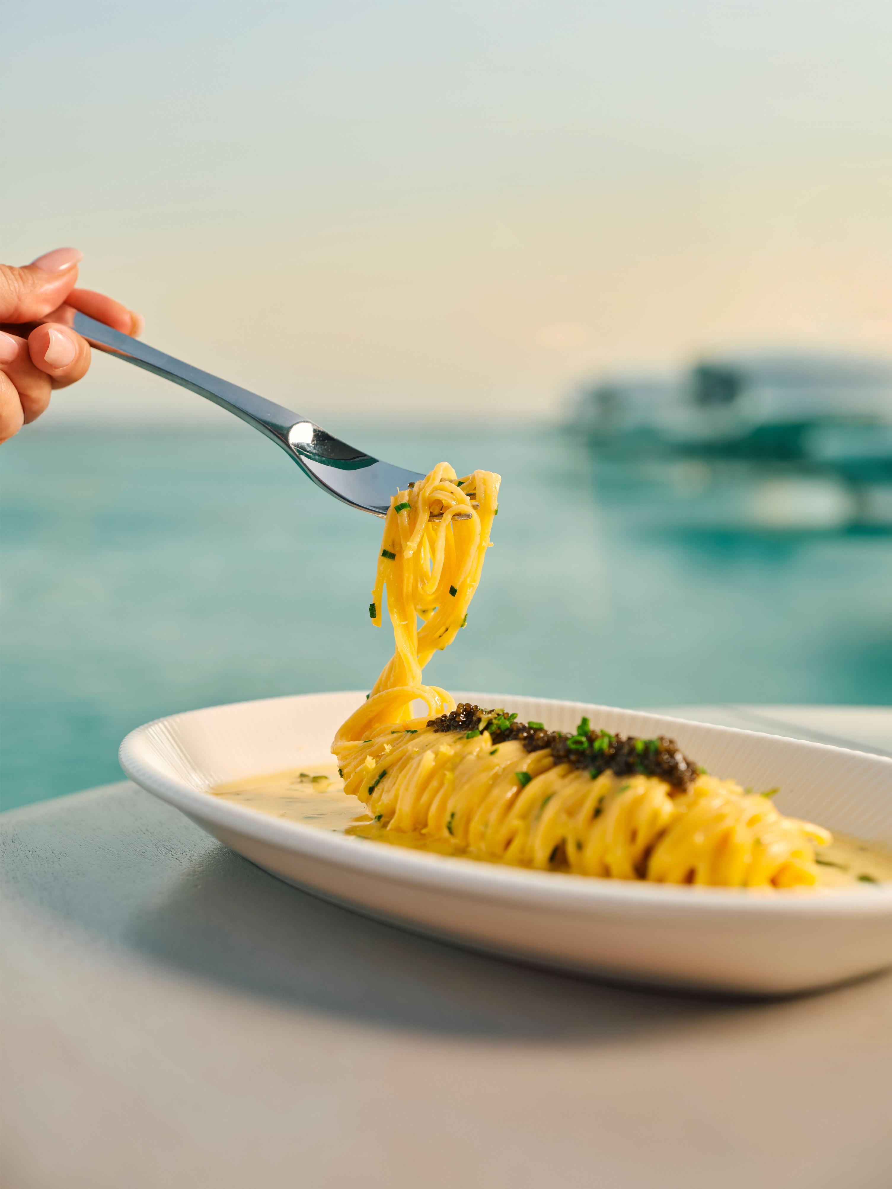 تاغليوليني بالليمون والكافيار