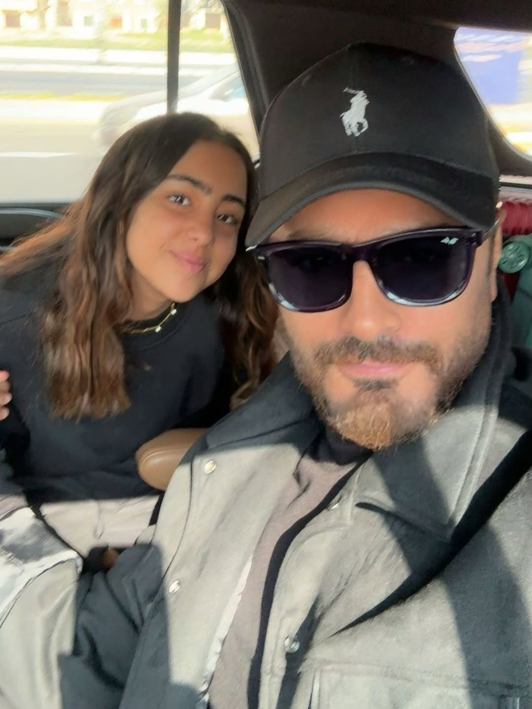 تالية تامر حسني تساند والدها في رحلته بأوروبا