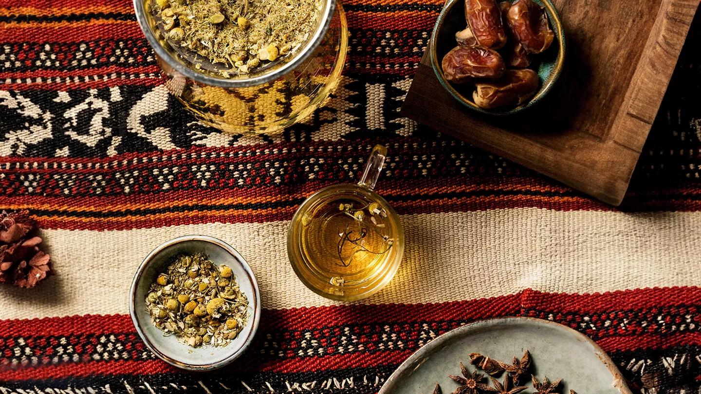 تاما يجمع بين الطهو المستدام وجمال المشهد الصحراوي في تجربة استثنائية.