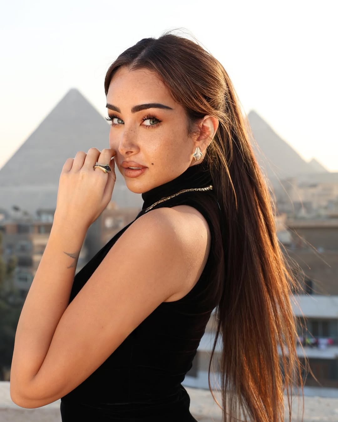 تبتعد هنادي مهنا عن الحرارة لحماية شعرها (2)