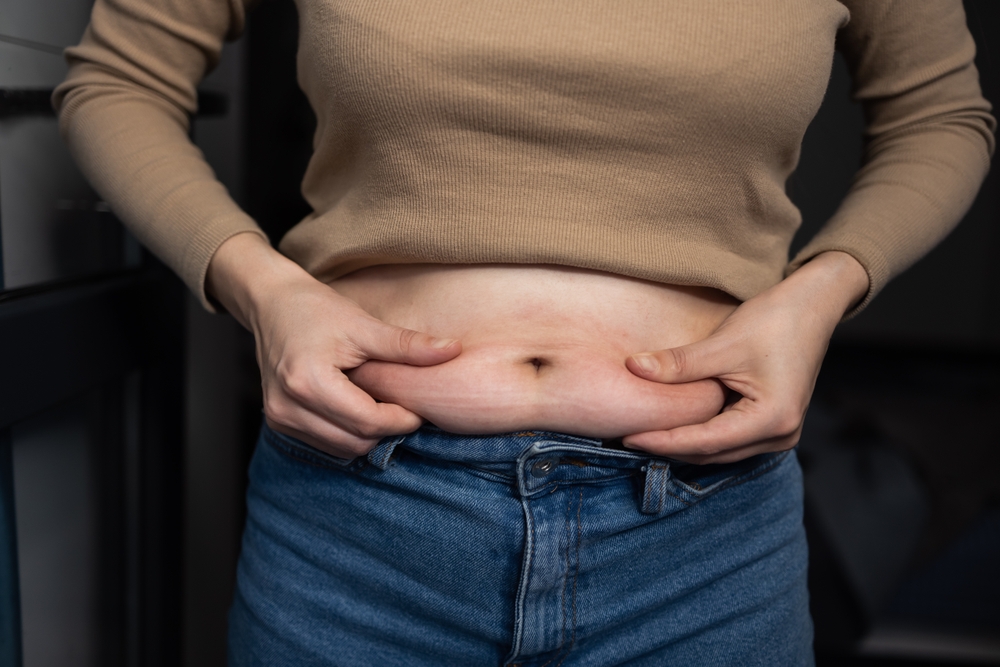 تبقى منطقة البطن الأكثر صعوبة لأن العضلات في هذه المنطقة لا تستطيع دائماً توفير الدعم الكافي لإعادة الشد الكامل