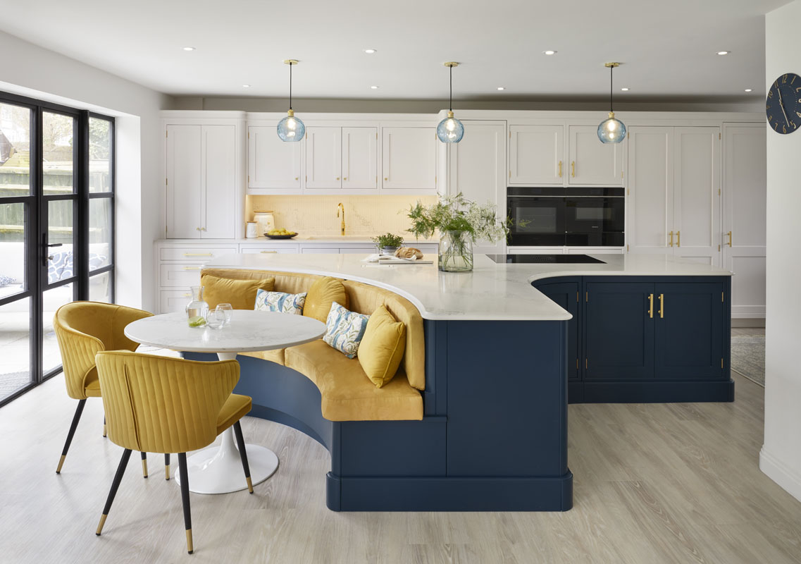 تتصدر مقاعد البانكيت تصميمات المطابخ الحديثة