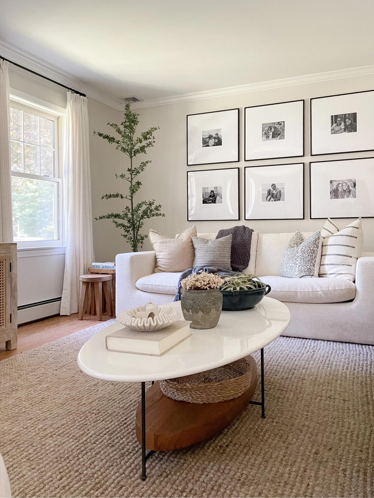 تتميز درجة الرمادي الكلاسيكي بقدرتها على الموازنة بين نعومة الأبيض وعصرية الرمادي